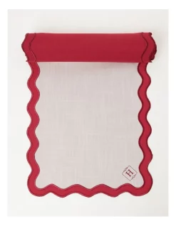 Brand new 🌟 Heritage Florence Scalloped Edge Table Runner In Red And White 🌟
